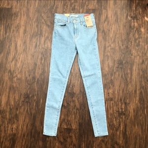 Levi’s 720 High Rise Super Skinny. Blue. Size:24